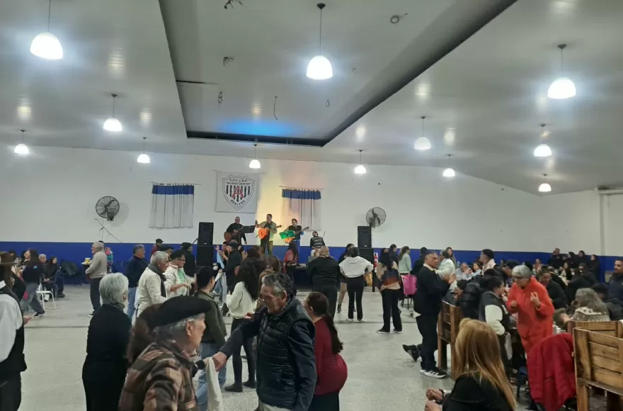 Gran concurrencia y destacados números artísticos.