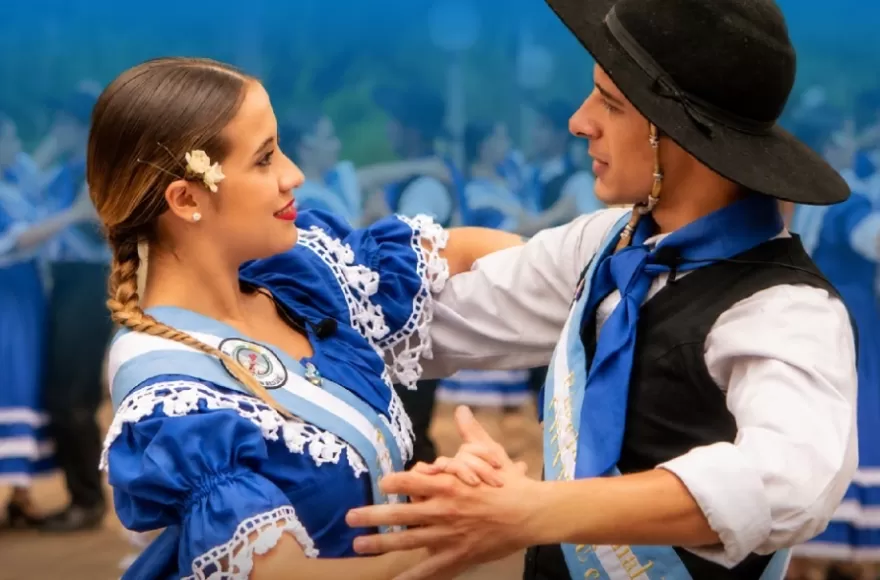 Las calles se llenan de tradici&oacute;n para celebrar al folklore y a la Patria