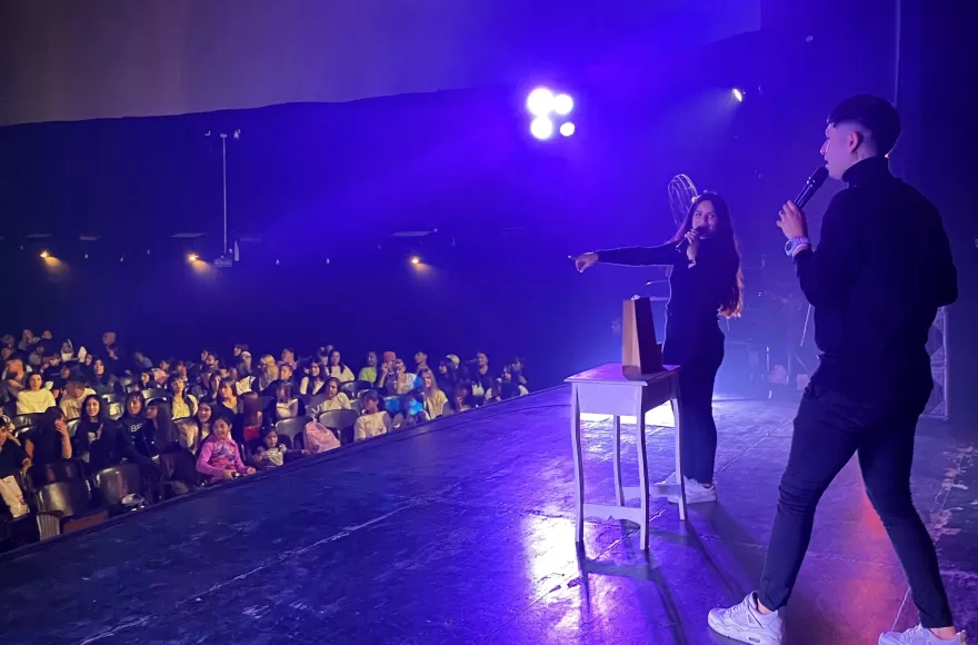La reunión se convirtió en un momento de renovación espiritual para muchos jóvenes. 