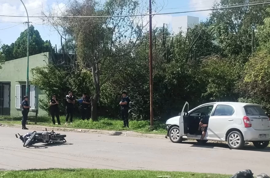 Chocaron auto y moto en 30 y 164