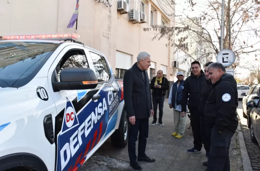 El intendente presentó un nuevo vehículo Ford Ranger 0KM, que se suma al área de Defensa Civil.