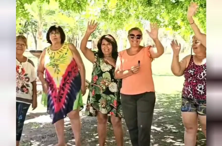 Los encuentros se llevan adelante en la Quinta Lo de Fran, donde los asistentes comparten distintos espacios recreativos.