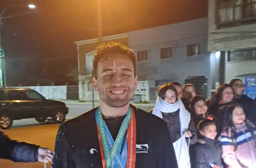 De Berisso al mundo: Lautaro Flamini regresó como campeón y fue recibido a puro festejo