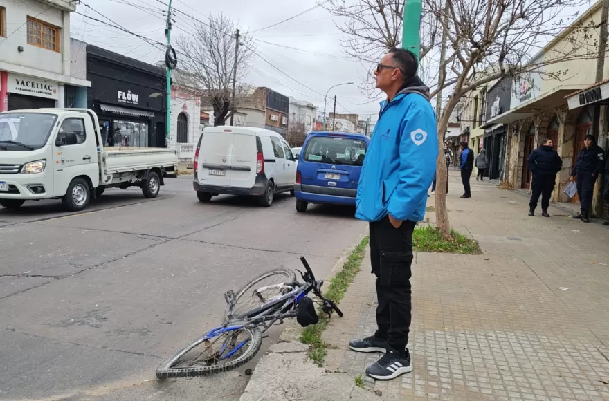 Ciclista atropellada en Avenida Montevideo entre 17 y 18