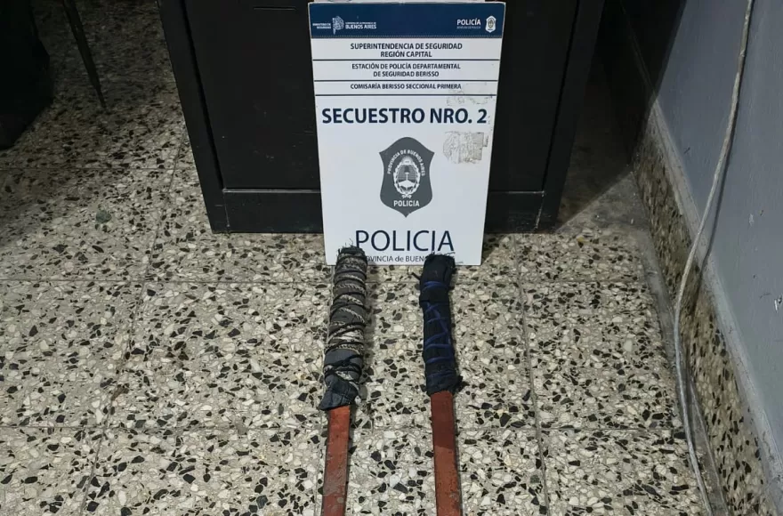 Secuestraron dos armas blancas.