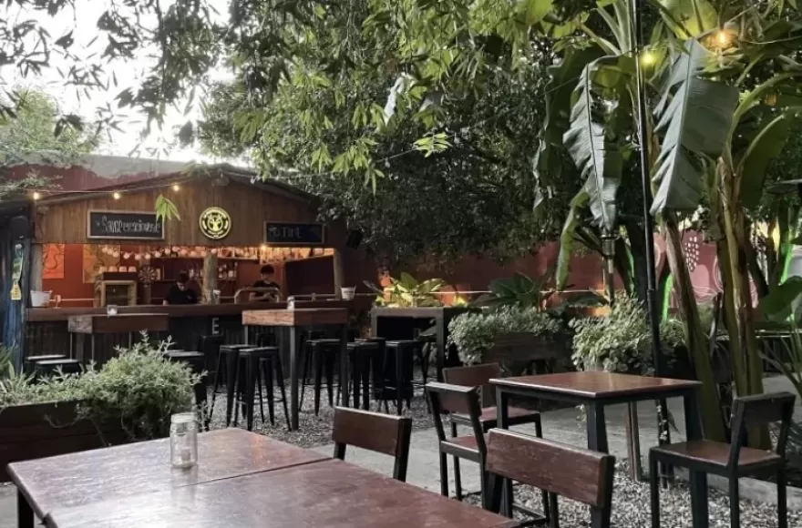 Ubicado en 9 entre 165 y 166.