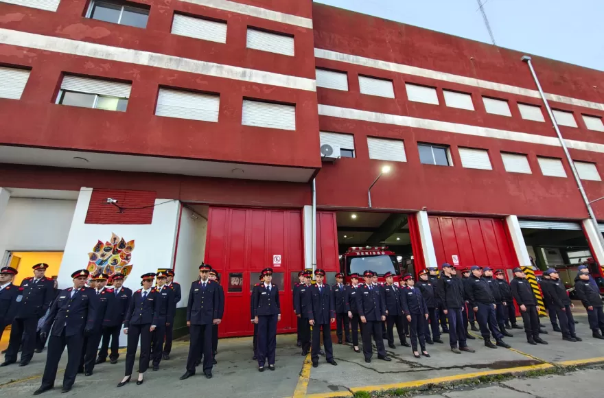 Acto central por el Día del Bombero Voluntario: nuevos vehículos y homenajes