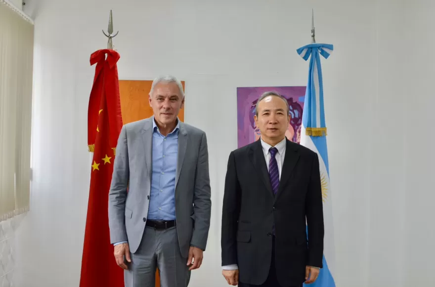 Cagliardi recibió al embajador de la República Popular China y analizaron oportunidades de desarrollo para Berisso