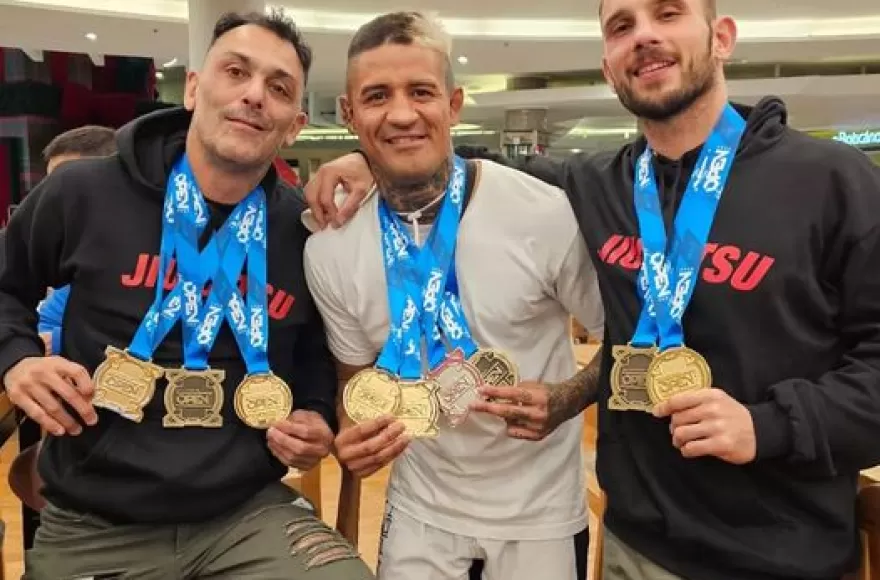 Trajo cuatro medallas.