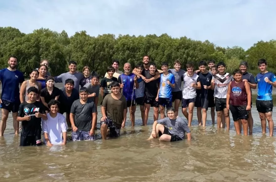 Más de 40 chicos participan de la pretemporada de taekwondo con entrenamientos en el Club Villa Zula y la playa Palo Blanco