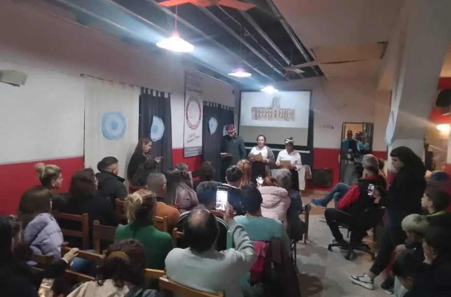 La Asociación Civil Tomar Conciencia de Berisso conmemoró este viernes la Revolución de Mayo.