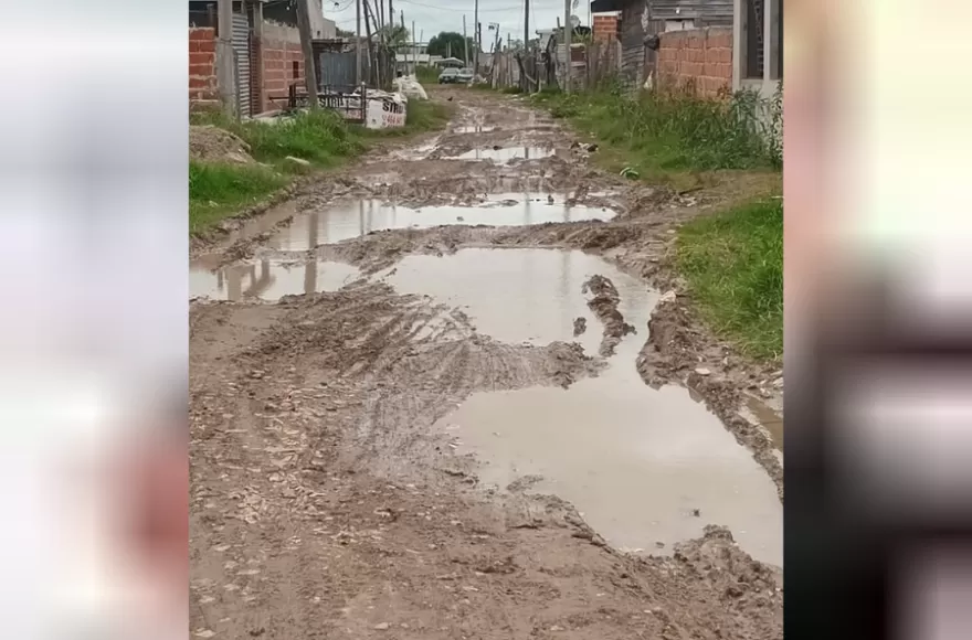 Los vecinos exigieron una solución urgente y definitiva por parte de las autoridades municipales.