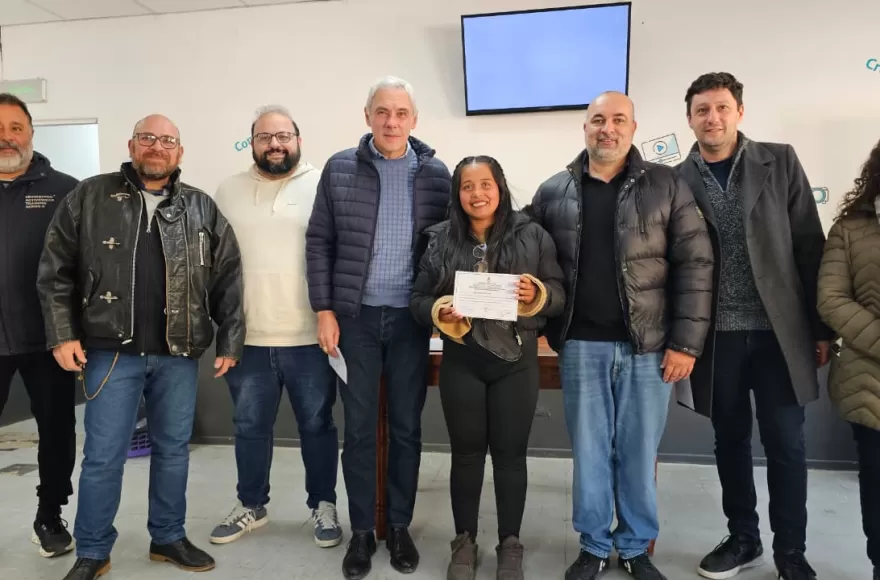 Entrega de certificados del curso de Limpieza Institucional dictado en el CFL Nº 404
