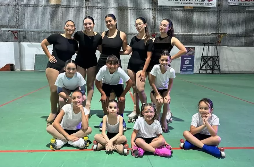 Durante la propuesta se compartió una noche con mucha alegría y emoción con las familias de todas las patinadoras de la escuela. 