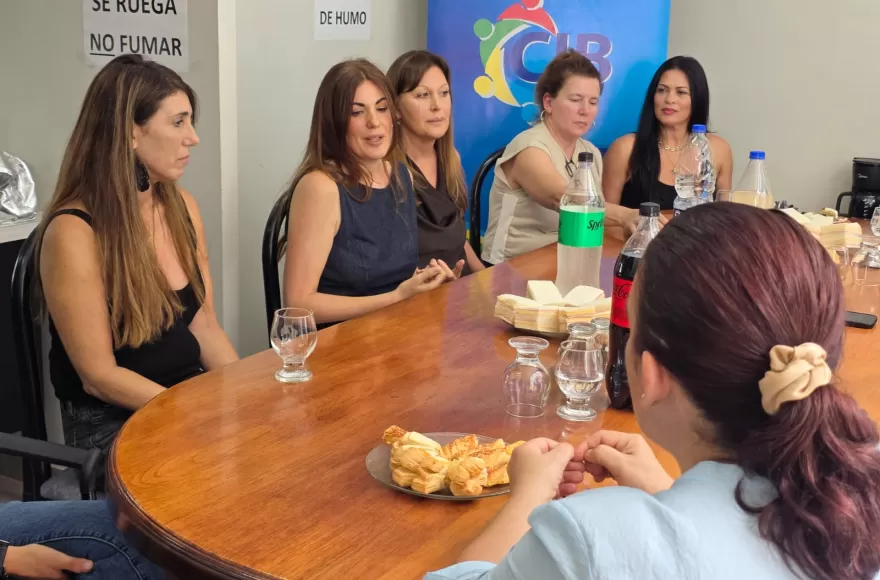 Las empresarias berissenses seleccionadas para los premios “Mujer Empresaria” compartieron un brindis.