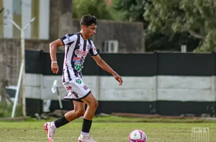 Fue convocado a la Selección argentina Sub 20 de Ascenso.