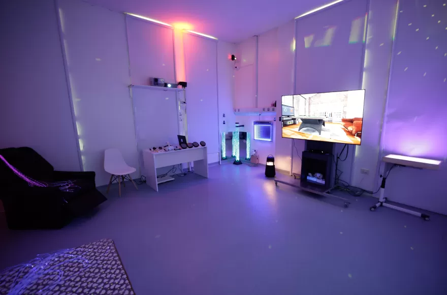 También recorrió la sala de Innovación y Tecnología en el Hospital El Dique.