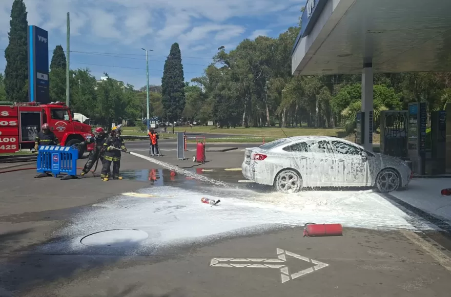 Hubo un simulacro en la estación de servicio YPF ubicada en avenida 122 y 60.