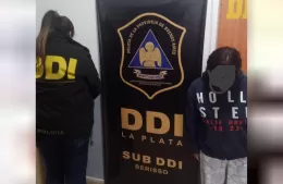 Fue a entregar a sus hijos y sus excuñados lo atacaron violentamente