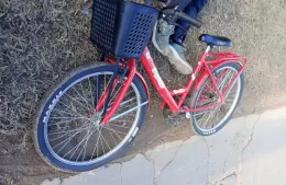 Un auto rozó a un ciclista provocando lesiones y se dio a la fuga