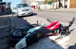 Choque de auto y moto en la Montevideo