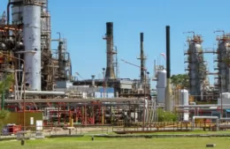 Simulacro: YPF informó que activarán las alarmas de la refinería