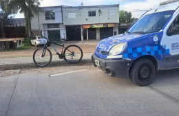 Choque entre auto y bicicleta en la Rotonda René Favaloro