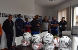 La comuna entregó pelotas de fútbol a la Liga Amistad