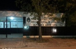 Fue a buscar a su hija y le robaron el celular en la puerta de la escuela