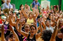 Zumba a pleno en el Polideportivo Municipal de Ensenada