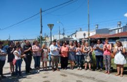 Inauguración del banco rojo en contra de la violencia de género