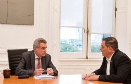 Santiago Pérez se reunió con Agustín Rossi: "Consejos, militancia y compromiso"