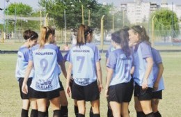 El equipo femenino de la Villa espera la firma del presidente del Club