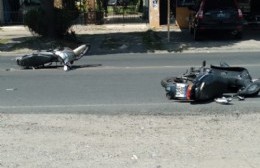Dos motociclistas chocaron entre sí y debieron ser hospitalizados