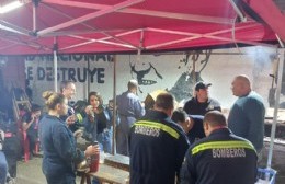 Delicias en el stand gastronómico de Bomberos Voluntarios