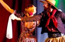 Taller de danzas folklóricas en el Centro Bajcic