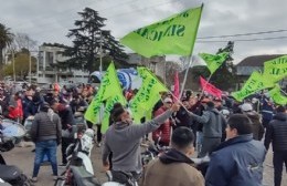 Manifestación en Puerta 1 de YPF: "No queremos conflicto, queremos trabajo"