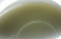 Una "buena" y una mala en Villa Nueva: Tienen agua… pero con gusanos