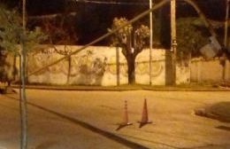 Vecinos de 18 y 162 reclaman la reposición del semáforo que se cayó con la última tormenta