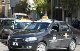 El aumento del combustible suma preocupación a los ya golpeados taxistas locales