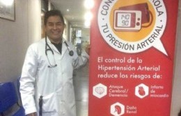 Gran alegría: El doctor Fortunato García Vázquez se apresta a recibir el alta