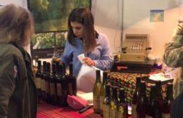Domingo positivo en la Fiesta del Vino: "La gente se acerca, compra y charla"