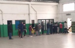 Vacunación itinerante: "La anunciaron para las 9.30 horas y todavía no llegaron"