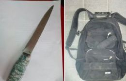 Le robaron la mochila a punta de cuchilla