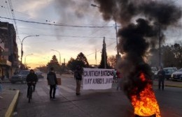 Vecinos preadjudicados de ProCreAr Santa Teresita cortan la Avenida Montevideo