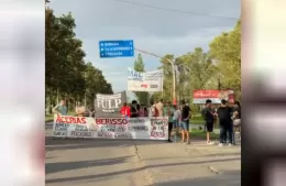 Trabajadores de Acerías Berisso trasladaron su reclamo a Avenida 60
