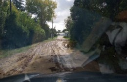 Vecinos en la espera: Agua potable, mejorado y luminaria para una calle imposible de transitar