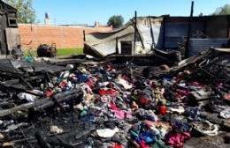Tras el incendio de su casa, una familia perdió todo y quedó en la calle
