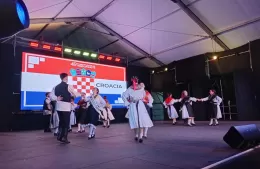 El clima no frenó la Fiesta del Inmigrante: gran convocatoria en la Carpa y una tarde cargada de actividades