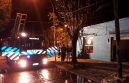 Momentos de tensión por principio de incendio en una pollajería de 15 y 164